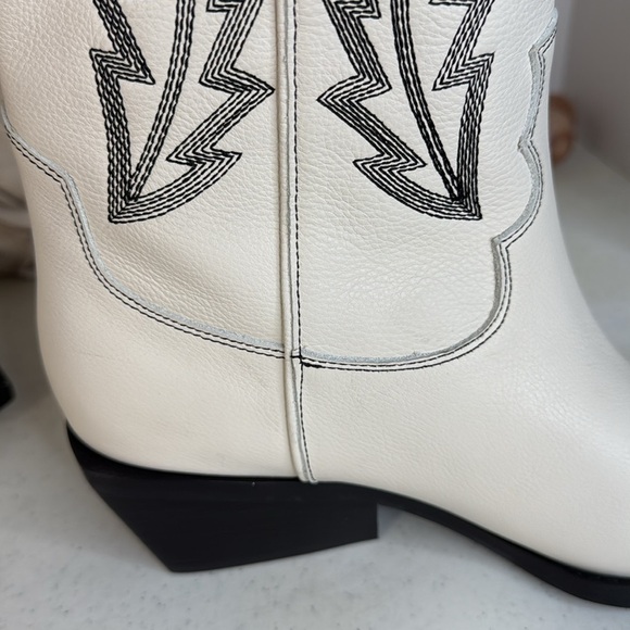 Marc Fisher Roselle Western Boot Chic Cream Sz 8.5 NWOB - Picture 9 of 9